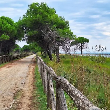 Intimate With Private Garden Villa Bibione
