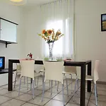 Villa Intimate With Private Garden