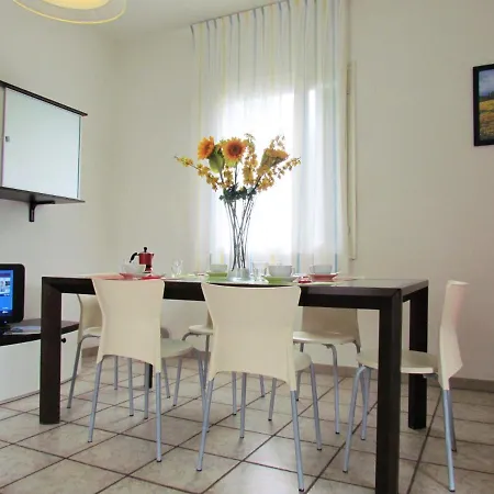 Villa Intimate With Private Garden