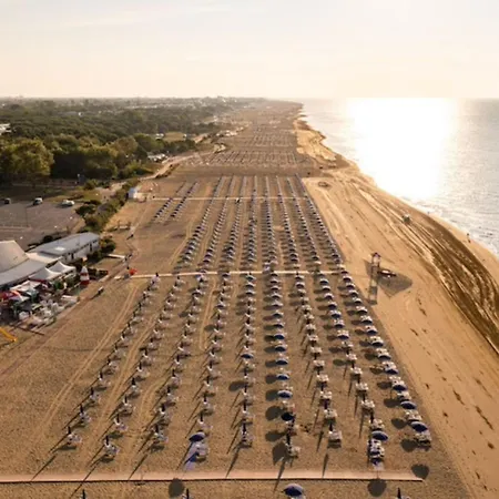 Intimate With Private Garden Villa